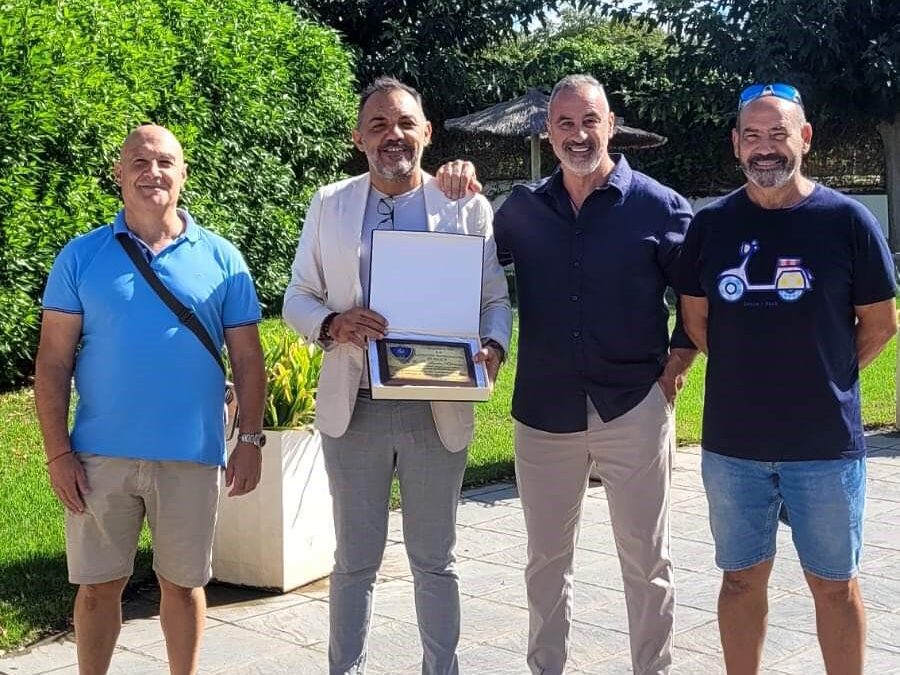 Agrupación IPA Cádiz entrega placa al director del Hotel ALEGRÍA de Costa Ballena